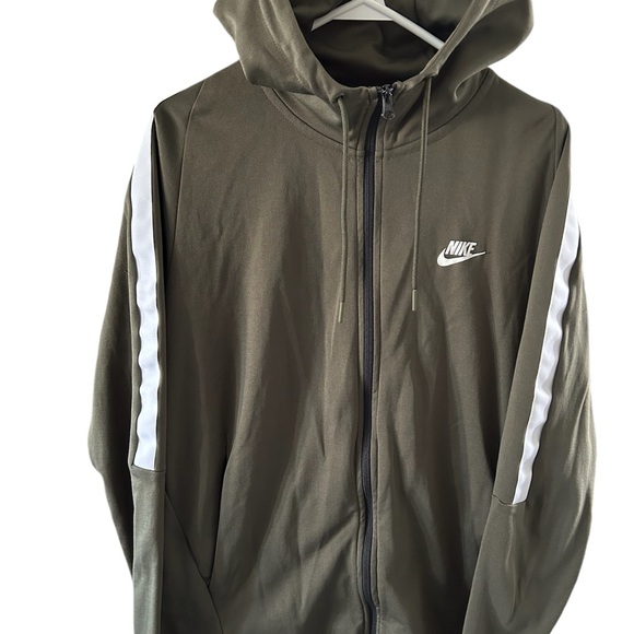 Nike jacket - Picture 1 of 6